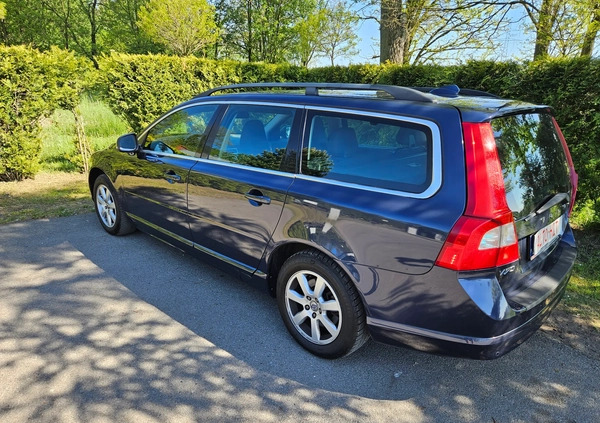 Volvo V70 cena 33900 przebieg: 236000, rok produkcji 2013 z Pińczów małe 704